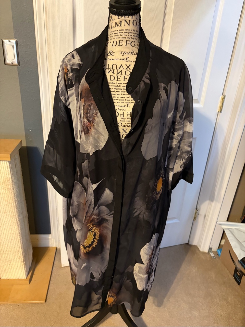 Black Floral Short-Sleeve Women’s Blouse